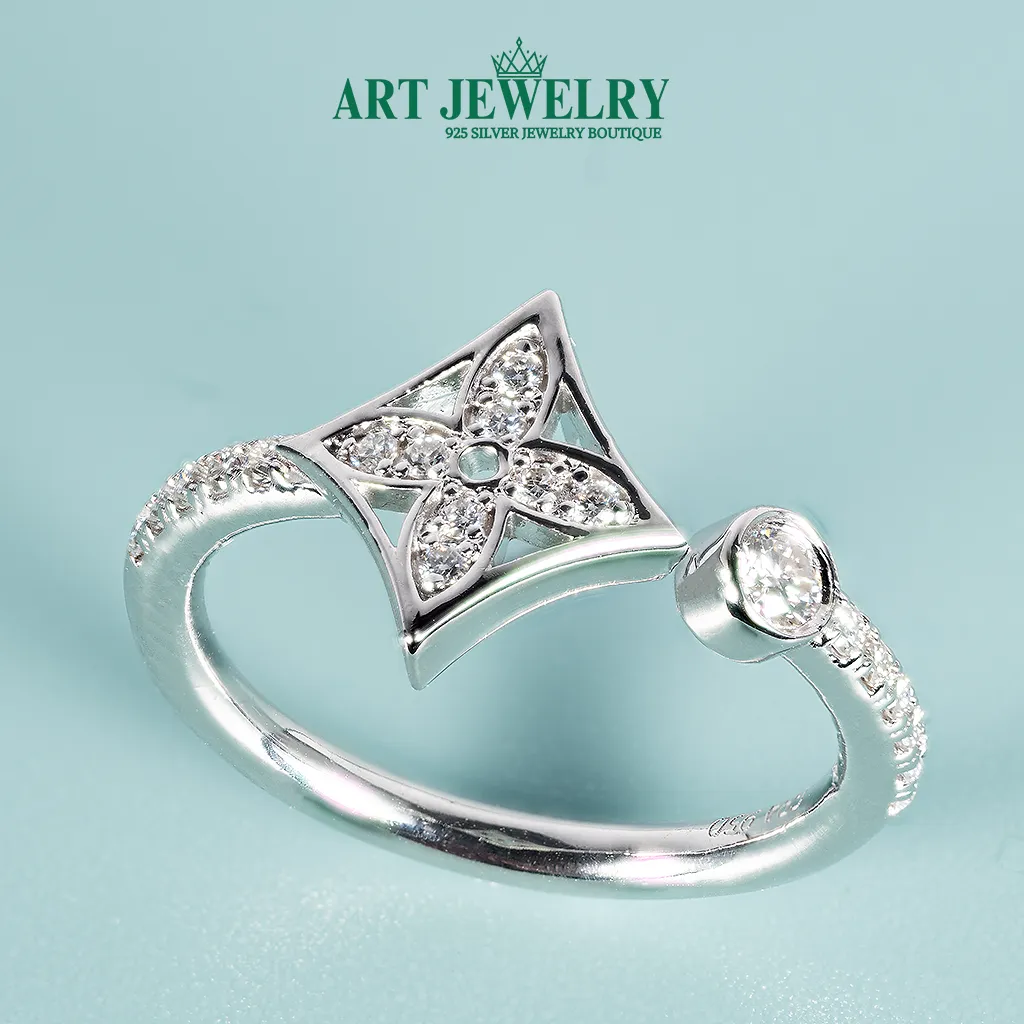 Nhẫn nữ hoa 4 cánh đá Moissanite bạc 925